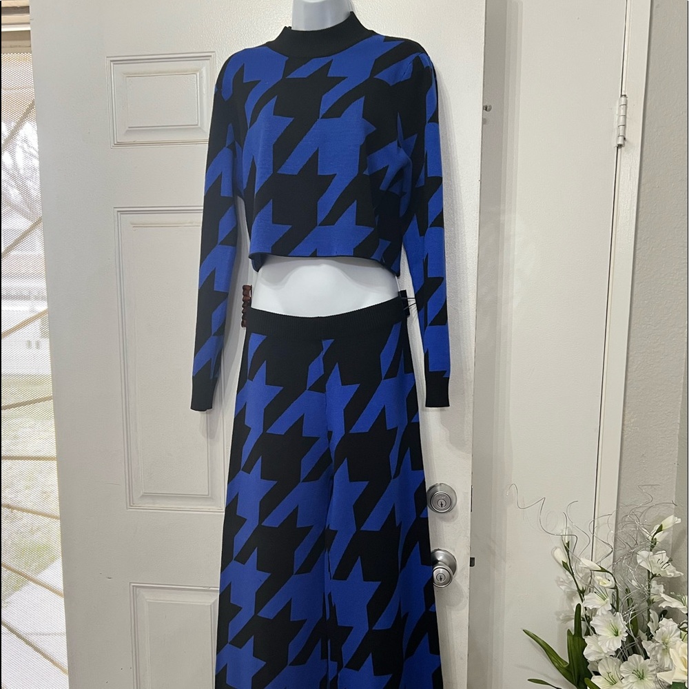 ❌SOLD❌2 piece sweater suit - Picture 2 of 8